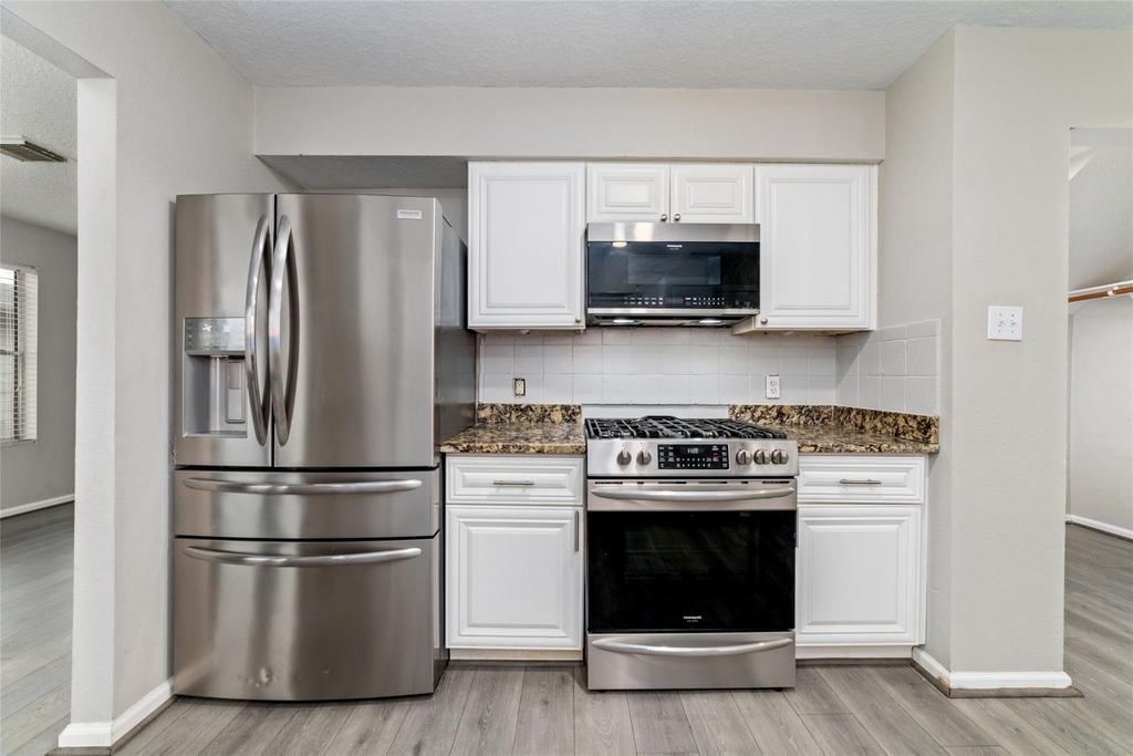 10810 Meadow Walk Lane - Photo 9