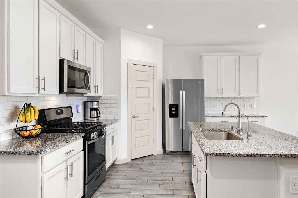 2421 Mar Vista Lane - Photo 7