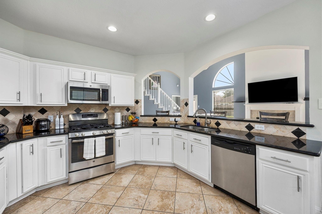 16315 Scotch Hollow Lane - Photo 13