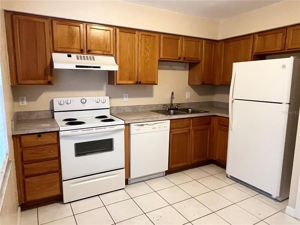 37240 Embassy Park Lane - Photo 2