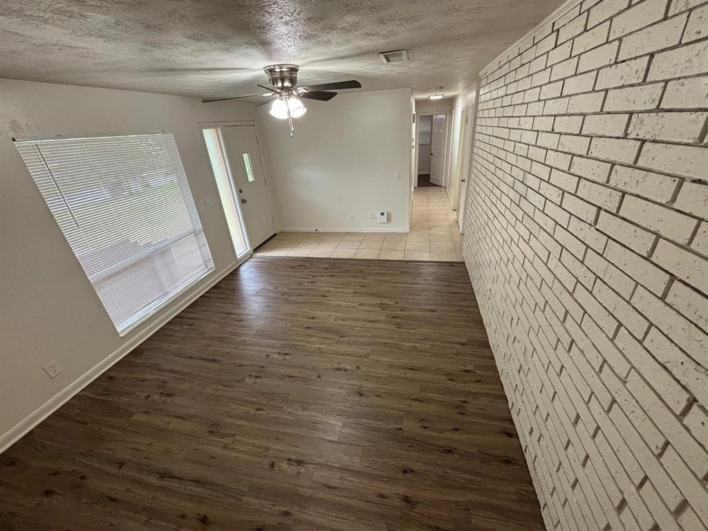 1121 Ne 13th Avenue - Photo 2