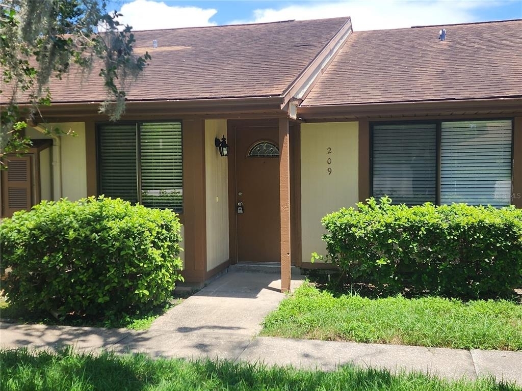 209 Corkwood Ln - Photo 0