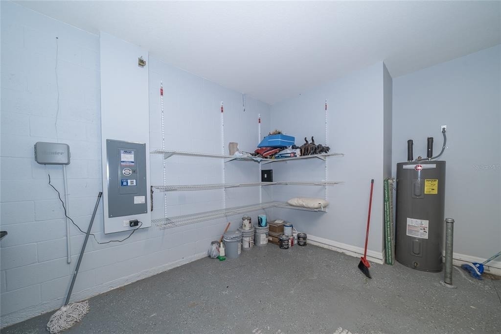 1092 Pipestone Place - Photo 38