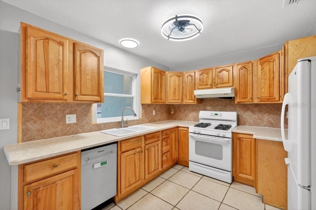 157 Alhambra Avenue - Photo 6