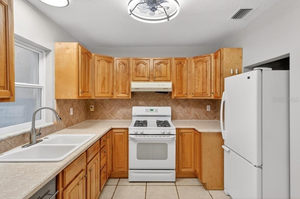 157 Alhambra Avenue - Photo 10