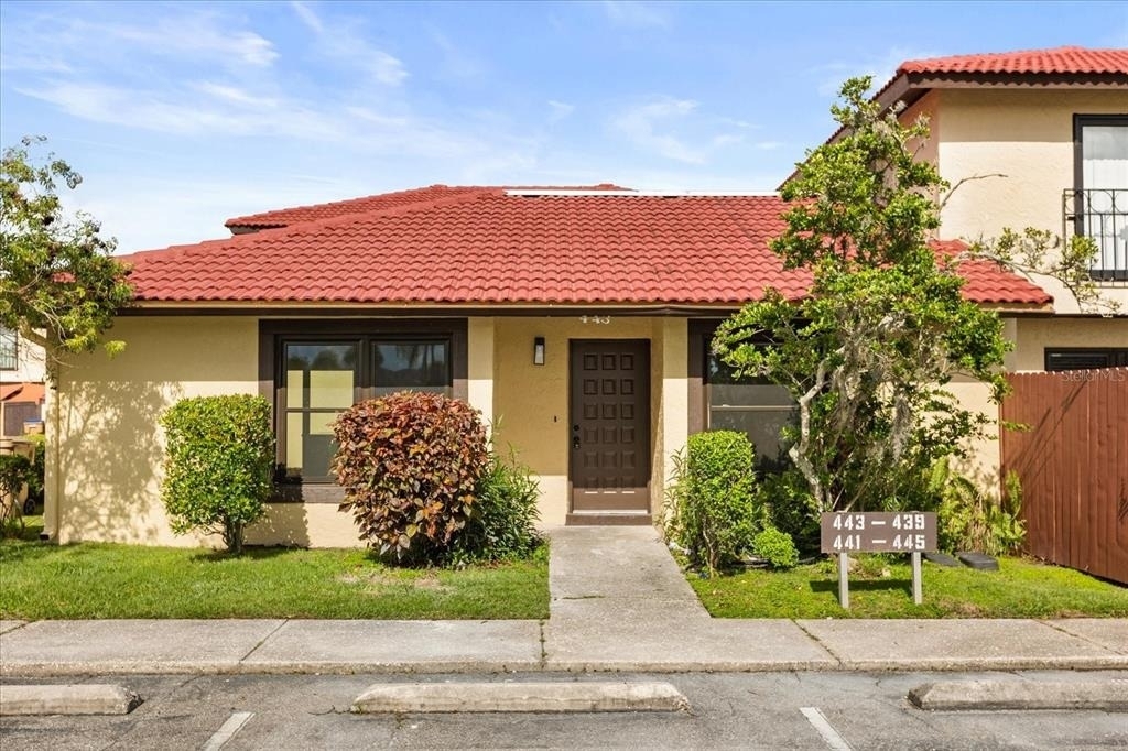 443 Hunter Circle - Photo 0