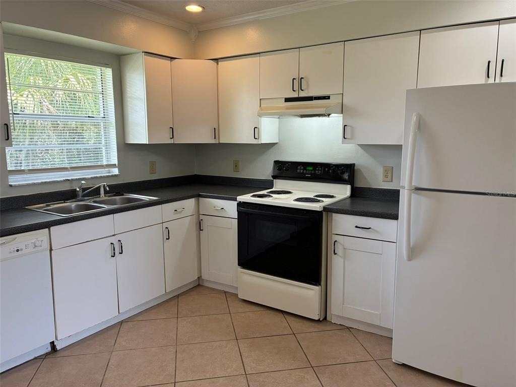 320 Queen Avenue - Photo 3