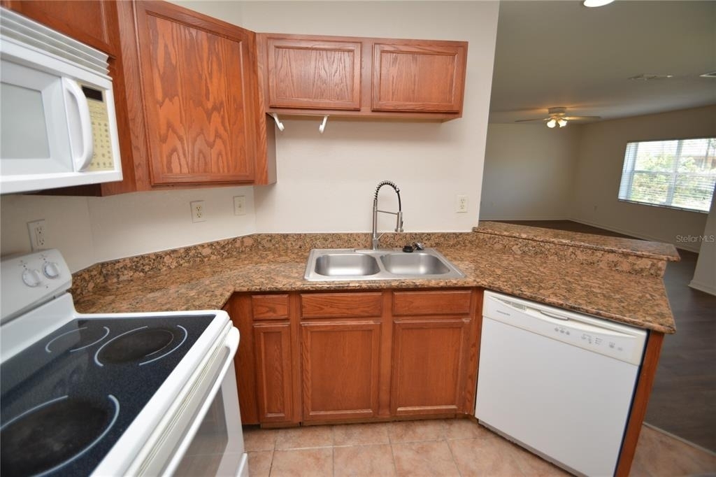 4600 E Moody Boulevard - Photo 11