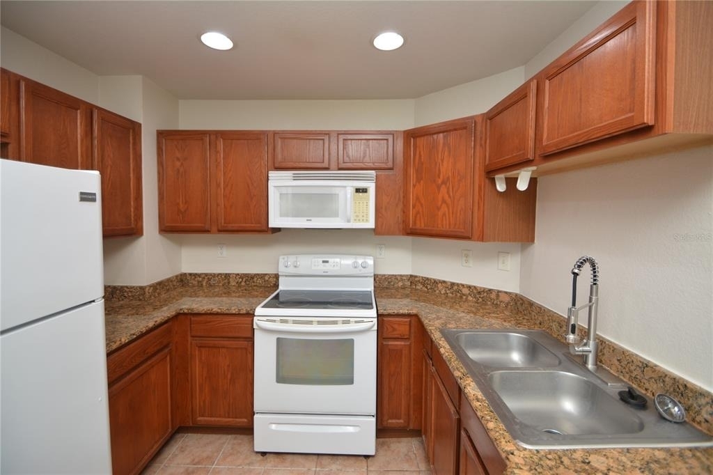4600 E Moody Boulevard - Photo 9