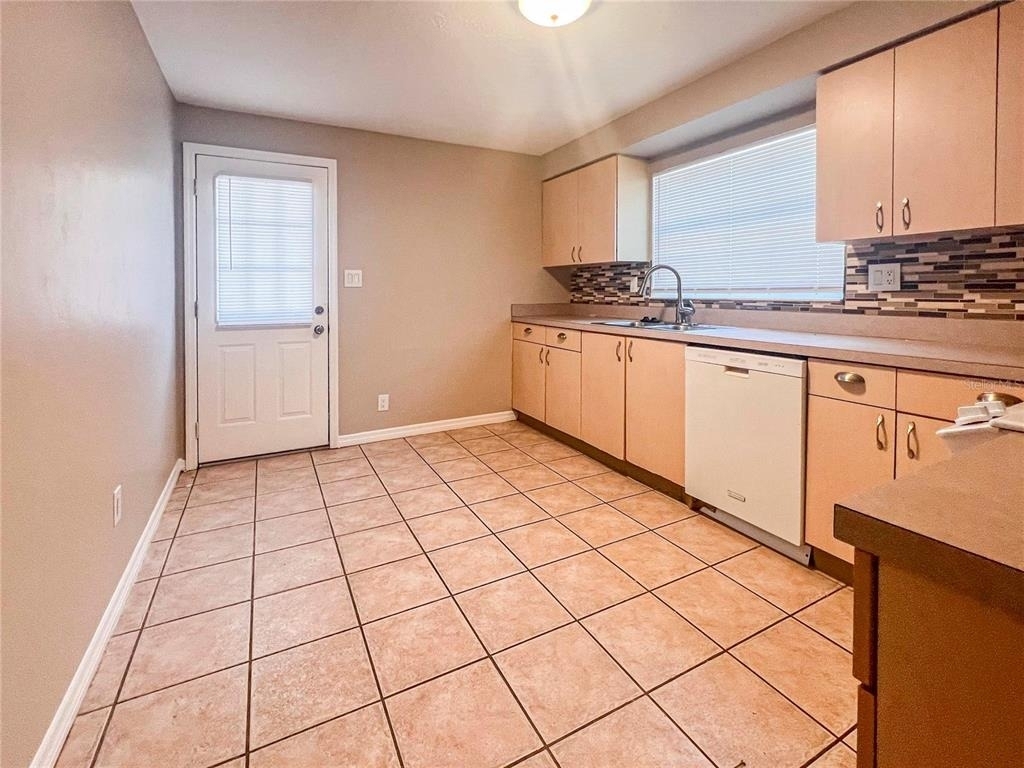 2137 Roselawn Street - Photo 4