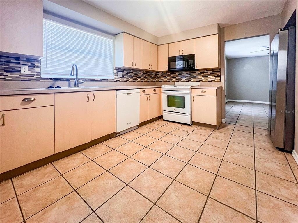 2137 Roselawn Street - Photo 5