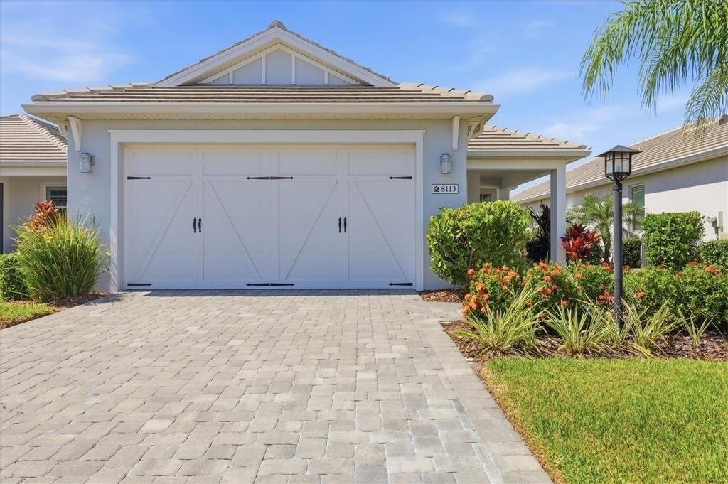 8113 Sternway Road - Photo 0