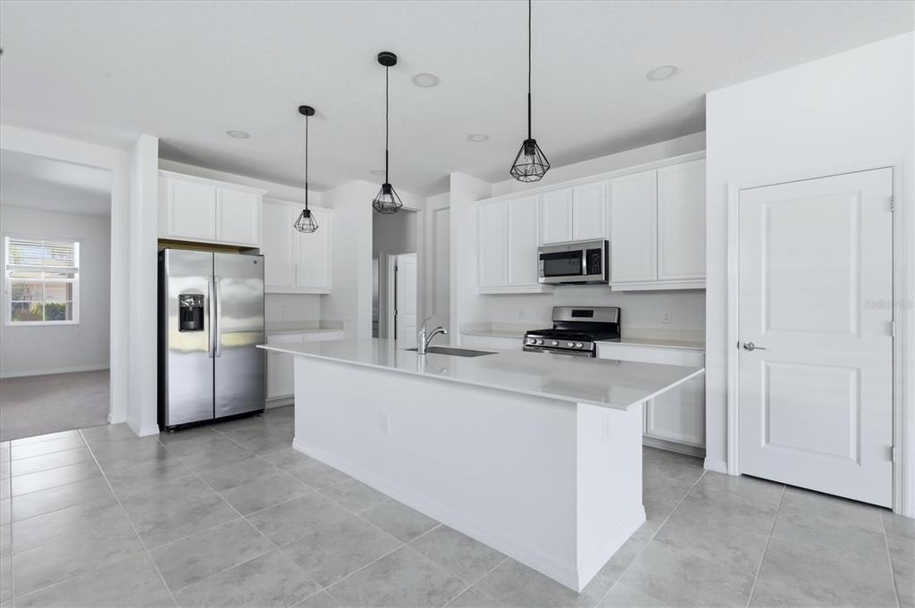 8113 Sternway Road - Photo 13