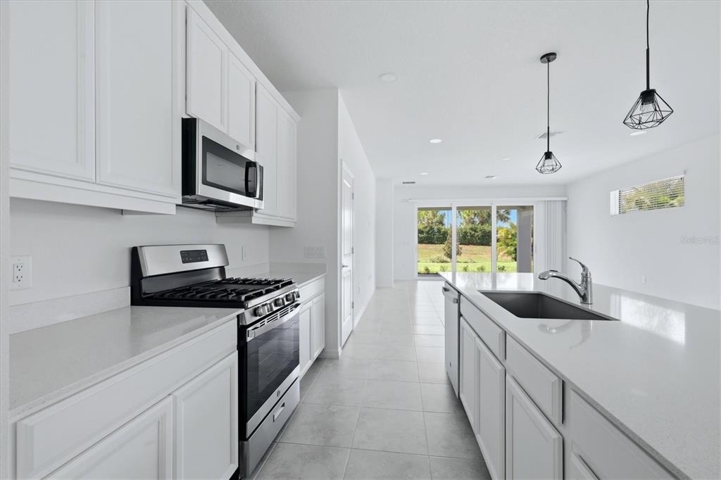 8113 Sternway Road - Photo 11