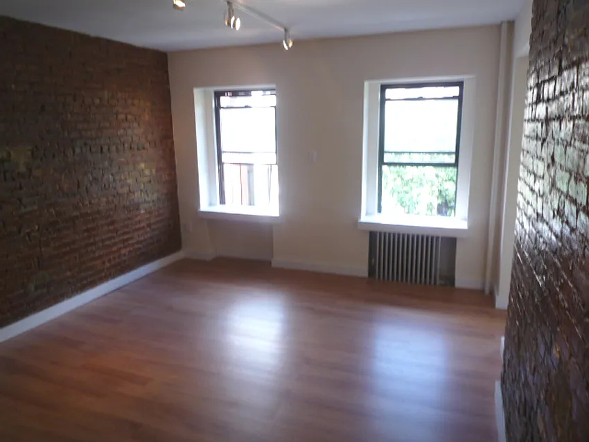 East 9th Street - Photo 0