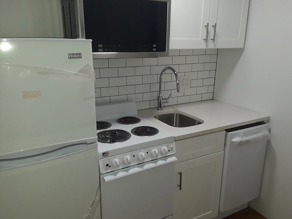 East 9th Street - Photo 1