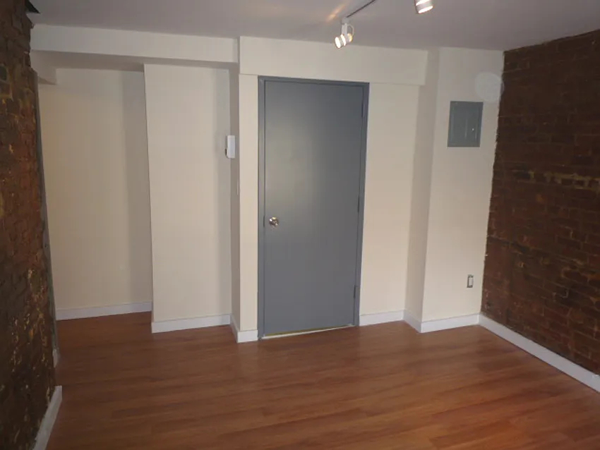 East 9th Street - Photo 3