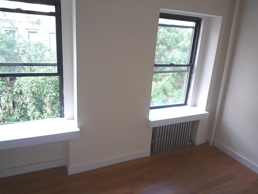 East 9th Street - Photo 4