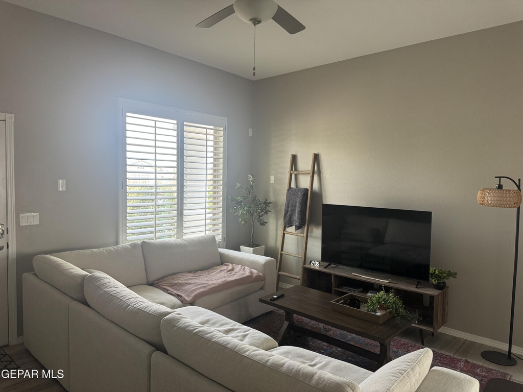 251 Wardour Castle Place - Photo 4