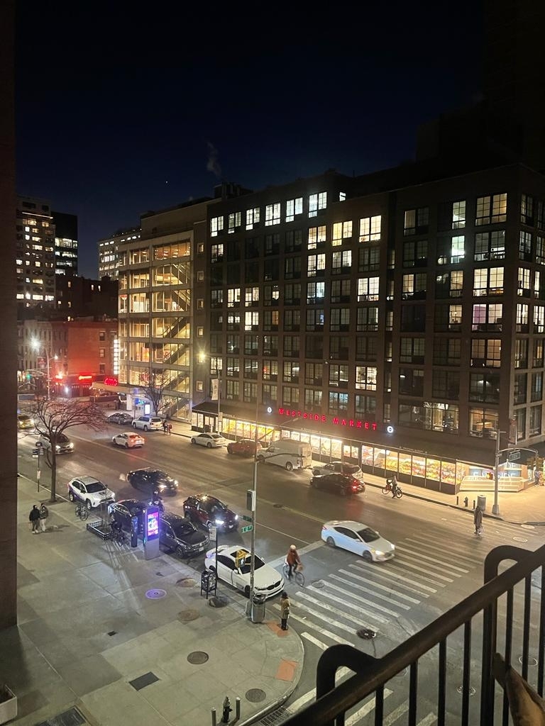 East 12th Street - Photo 8