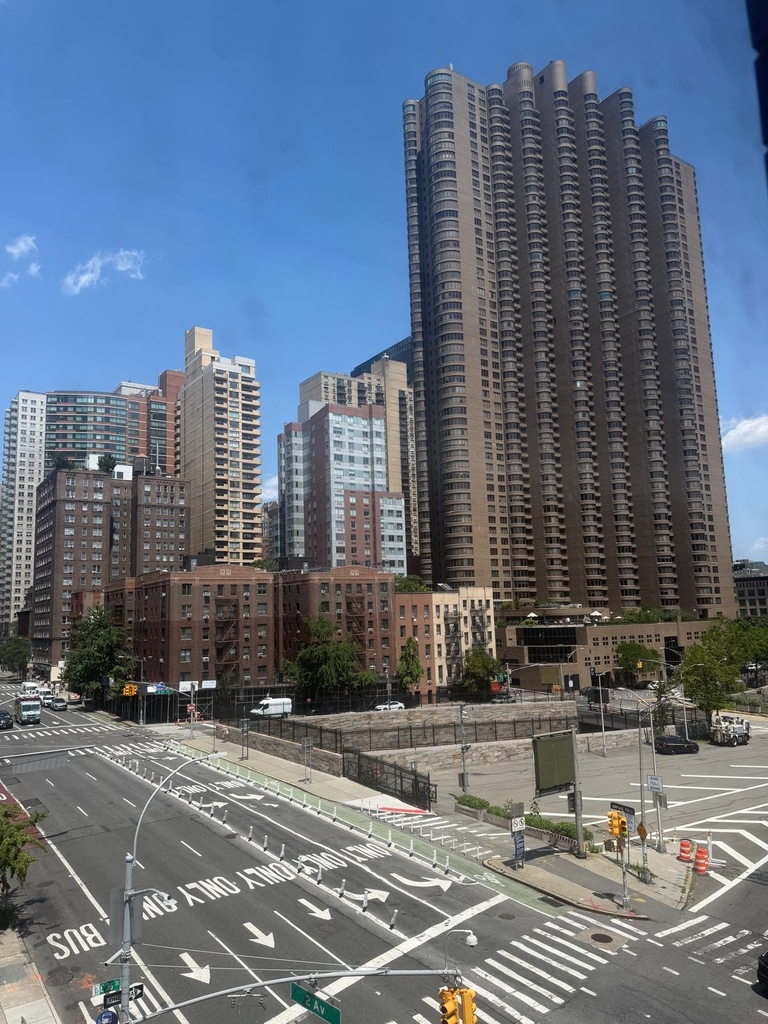 East 36th Street - Photo 6