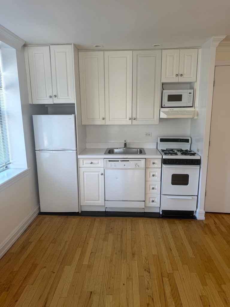 East 36th Street - Photo 0