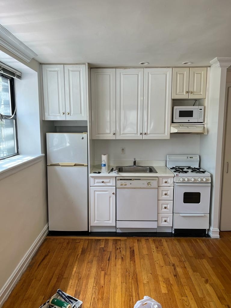 238 East 36th Street - Photo 0