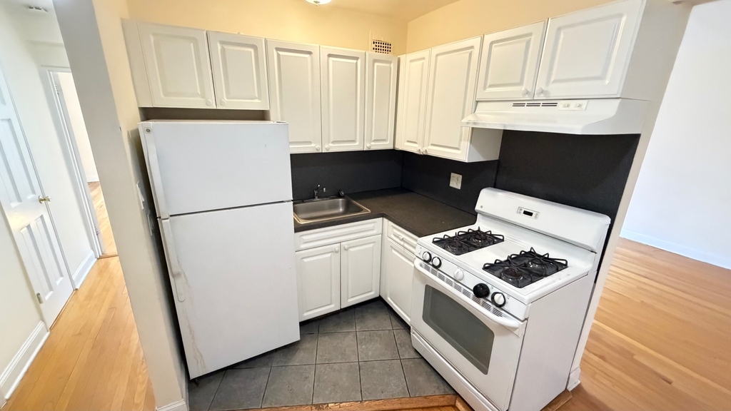 34-21 77th Street - Photo 4