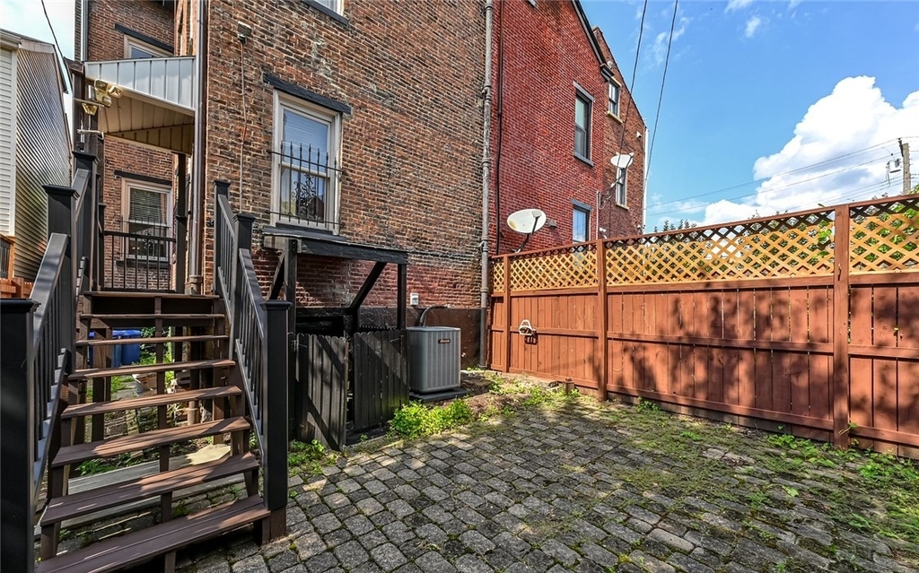 617 Avery St - Photo 2