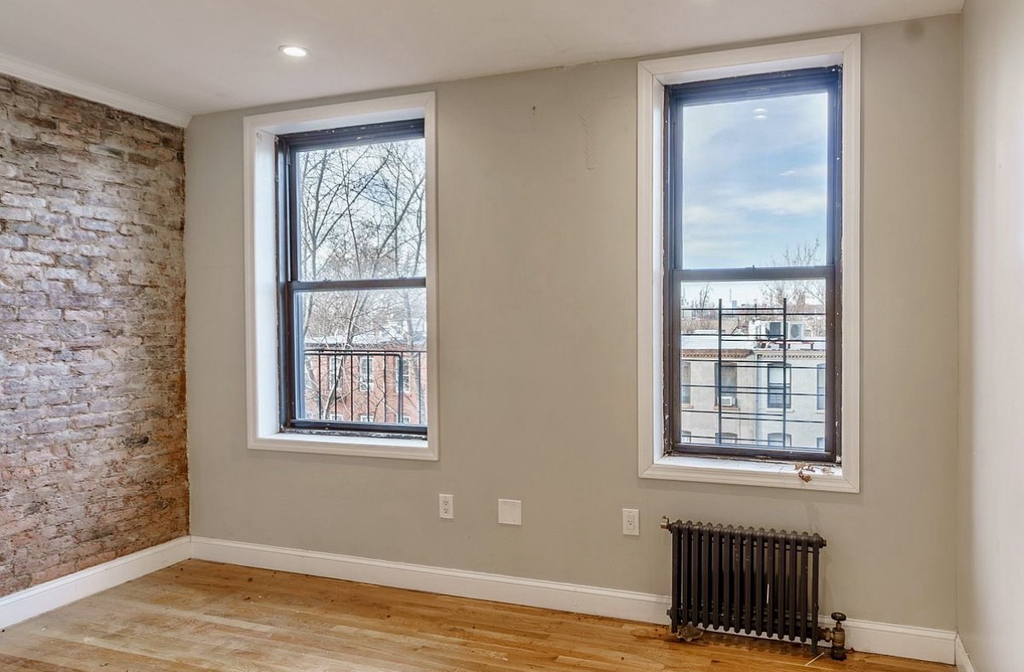 607 Gates Avenue - Photo 3