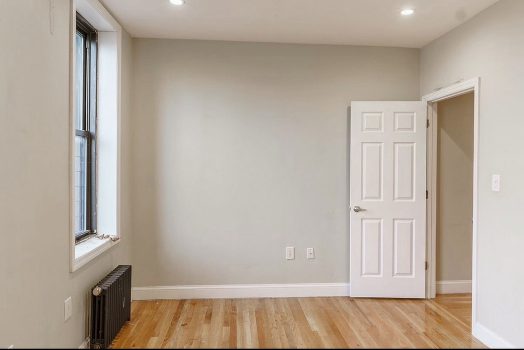 607 Gates Avenue - Photo 7