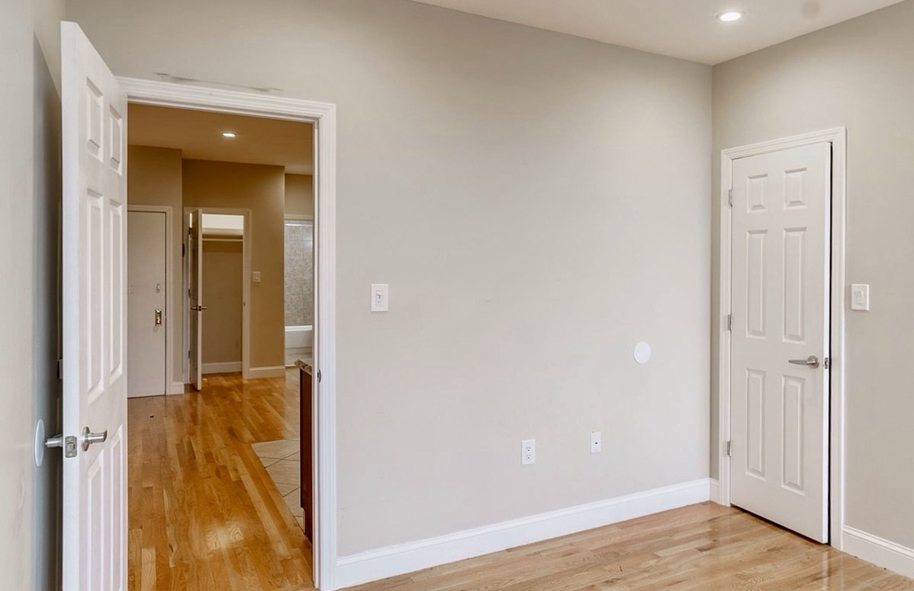 607 Gates Avenue - Photo 6