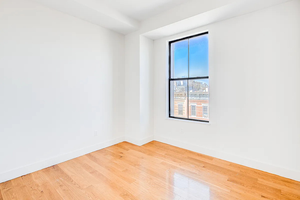55-27 Myrtle Avenue - Photo 4