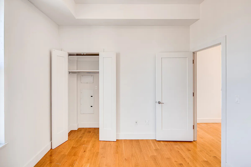 55-27 Myrtle Avenue - Photo 3