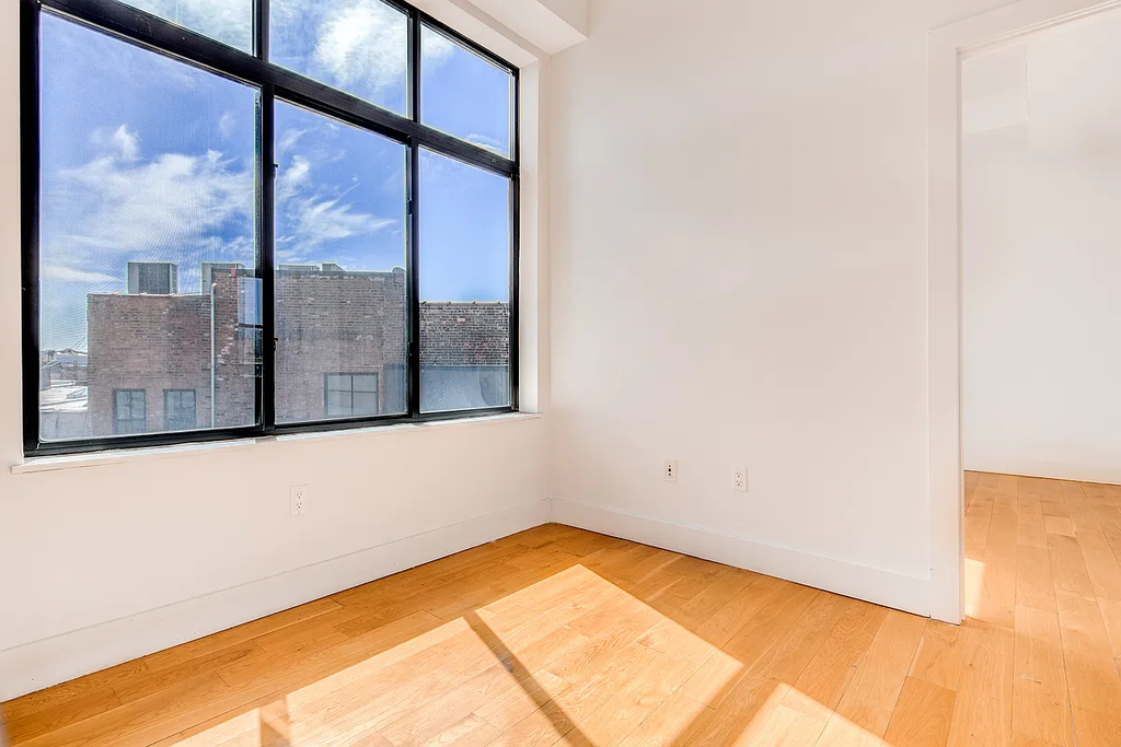 55-27 Myrtle Avenue - Photo 2