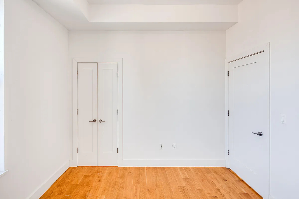 55-27 Myrtle Avenue - Photo 6