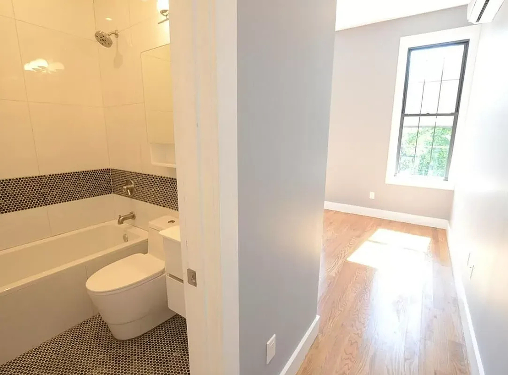 992 Broadway - Photo 7