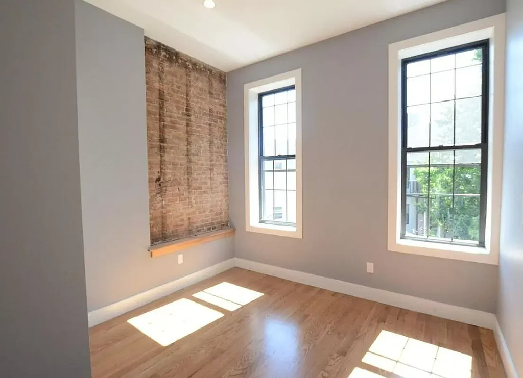 992 Broadway - Photo 3