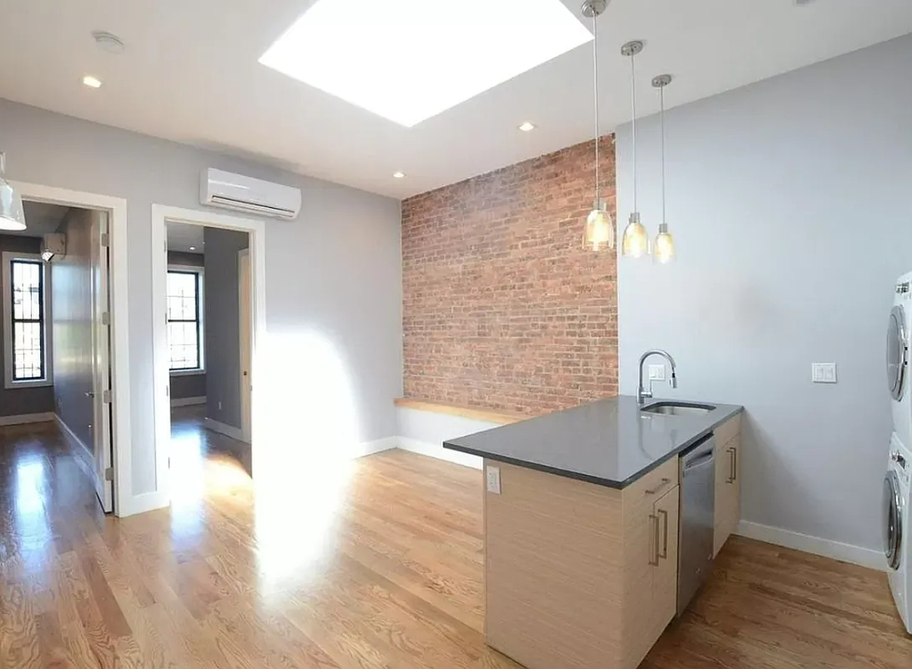992 Broadway - Photo 1