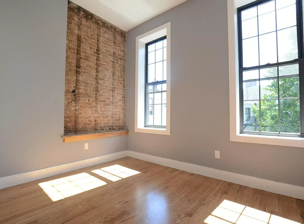 992 Broadway - Photo 4