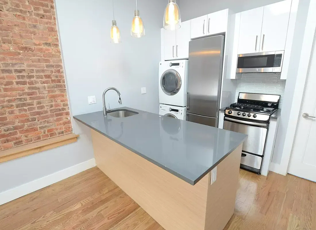 992 Broadway - Photo 2