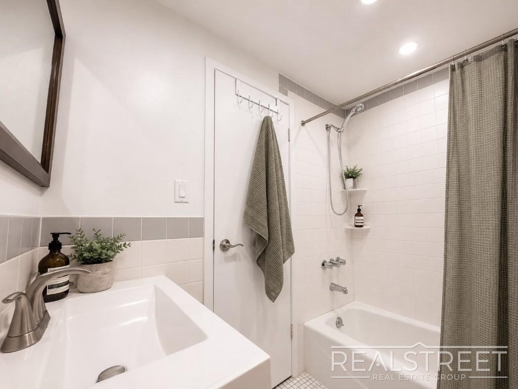 93 Underhill Avenue - Photo 9