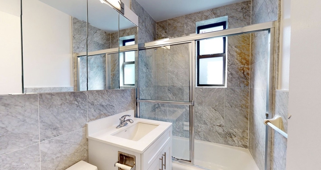 305 West 13th Street - Photo 3