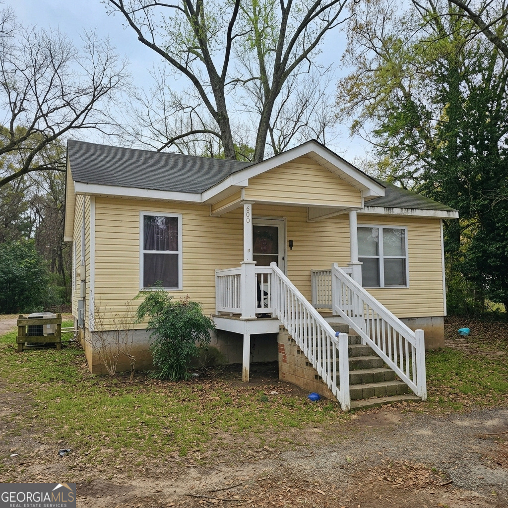 600 W Main Street - Photo 0