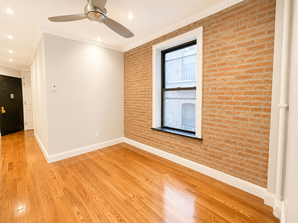 Manhattan Avenue 3 Bed - Photo 1
