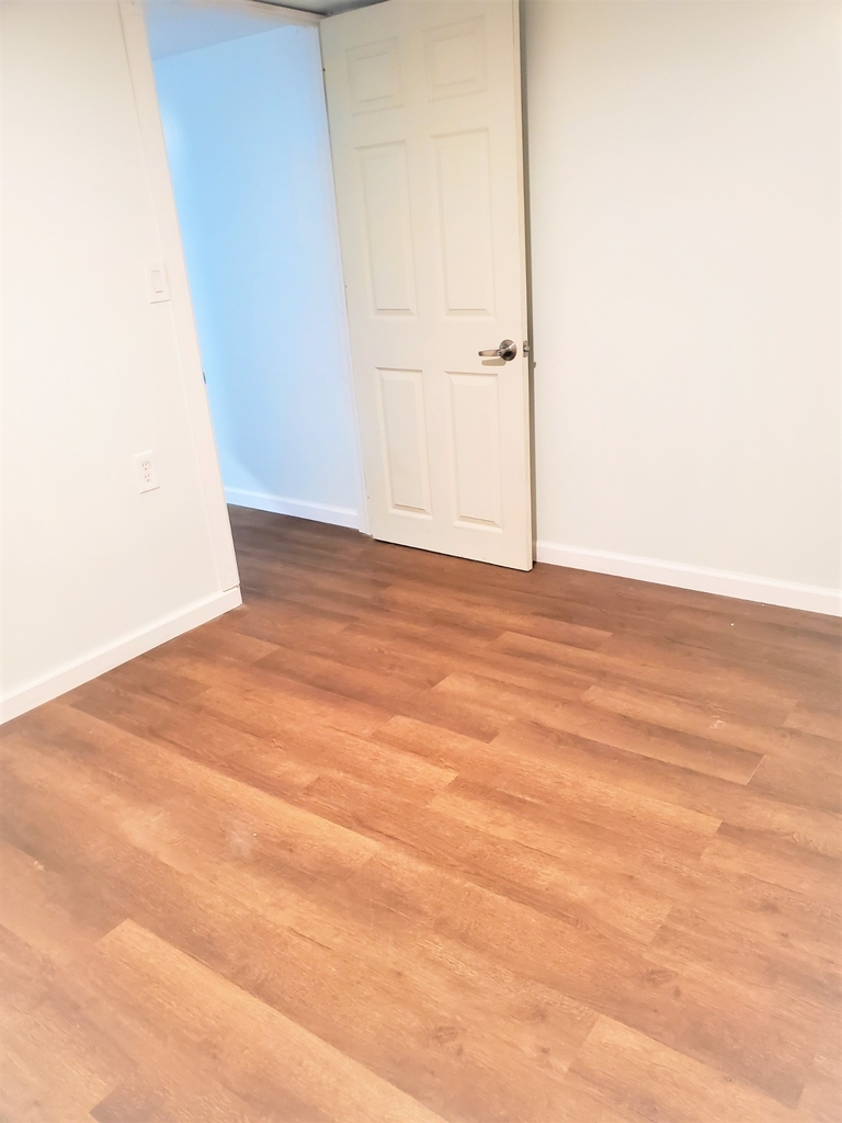 195 Broadway - Photo 12