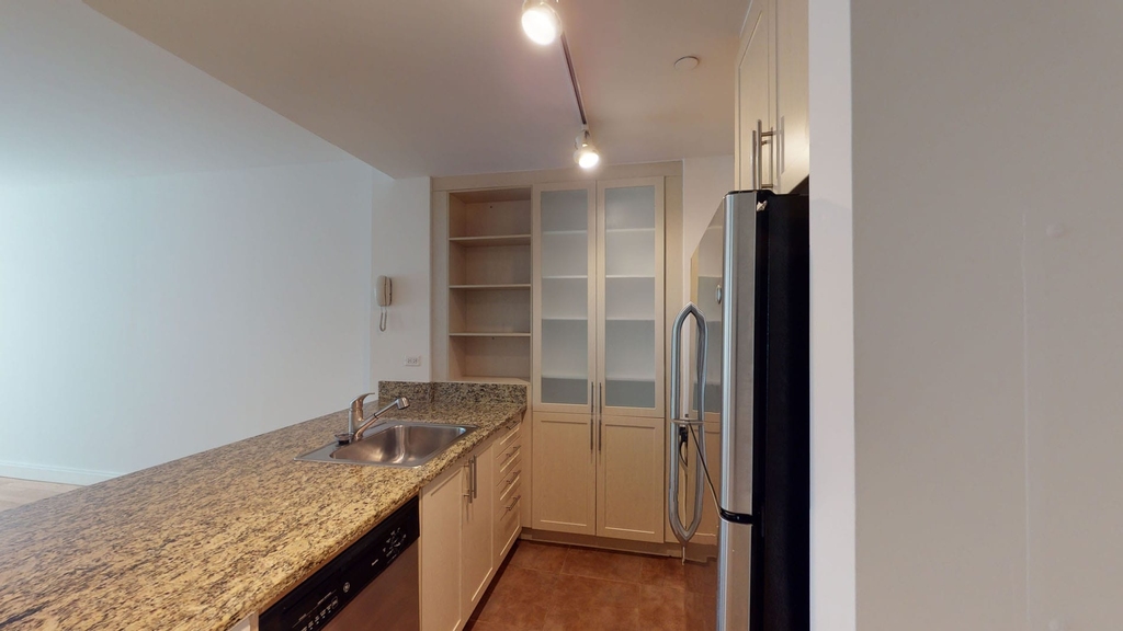 10 Hanover Square - Photo 2