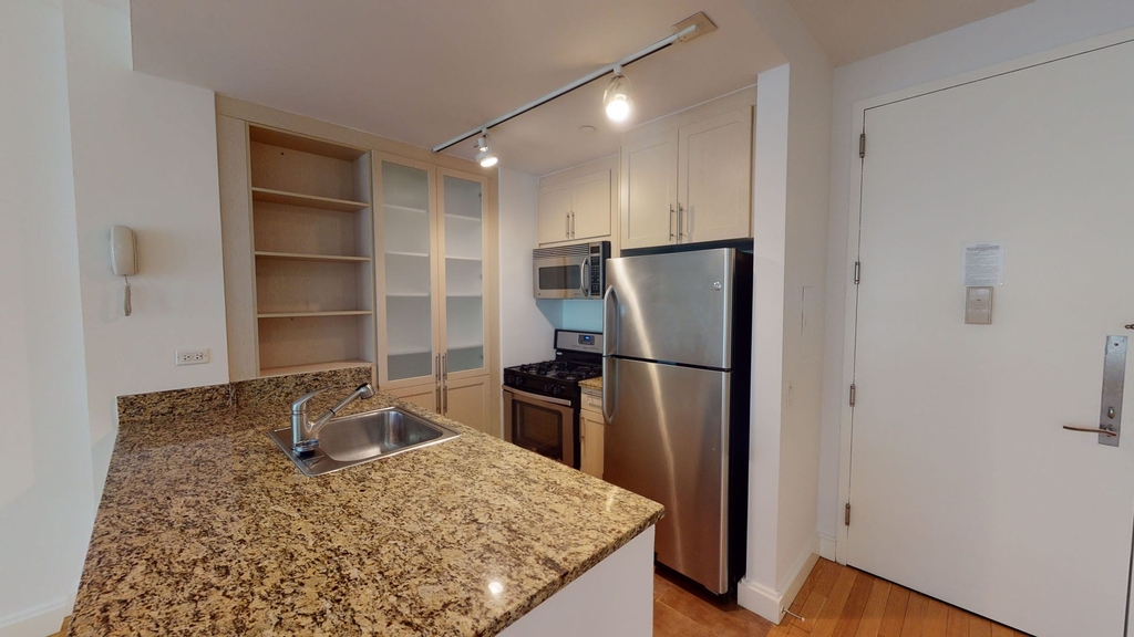 10 Hanover Square - Photo 3