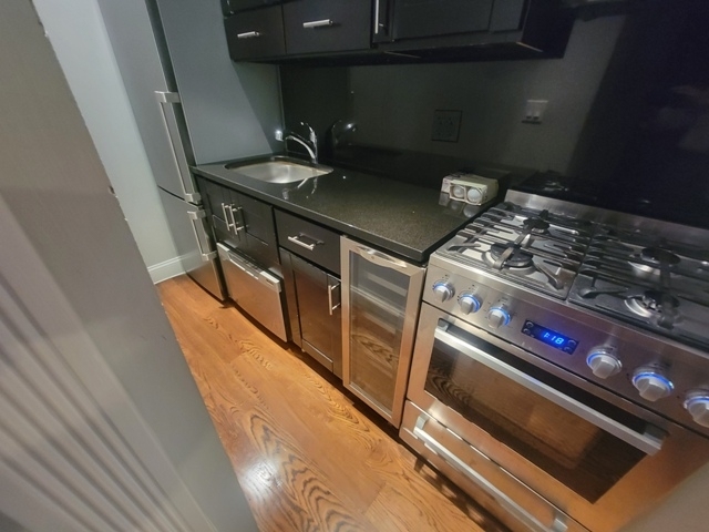 521 East 5th Street - Photo 3