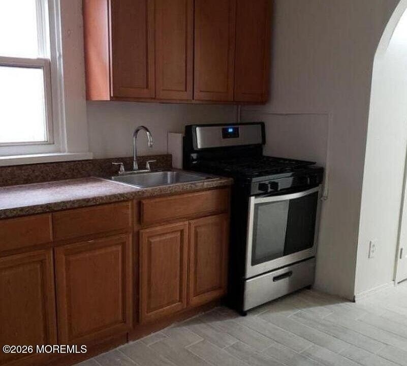 40 Shore Boulevard - Photo 2